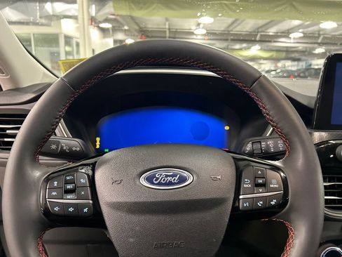 Used 2022 Ford Escape SEL w/ SEL Stealth AWD Package image 12