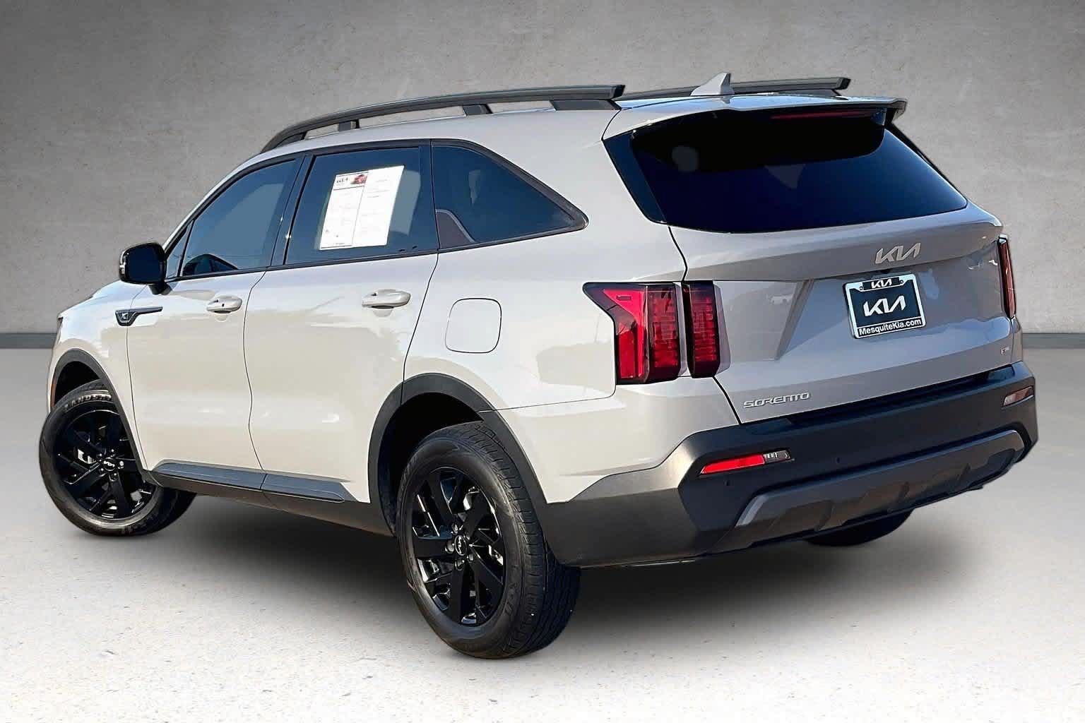Used 2023 Kia Sorento S w/ Panoramic Sunroof Package AWD/4WD image 4