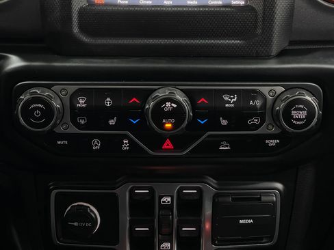Used 2021 Jeep Gladiator Mojave w/ Cold Weather Group AWD/4WD image 22