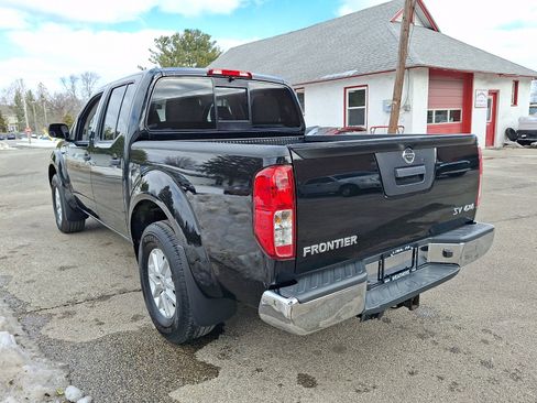 Used 2019 Nissan Frontier SV image 4