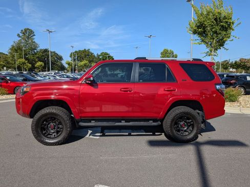Used 2023 Toyota 4Runner SR5 Premium w/ Moonroof Package RWD image 6