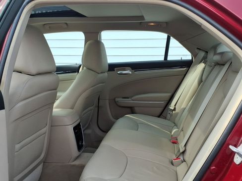 Used 2014 Chrysler 300 w/ Driver Convenience Group RWD image 12