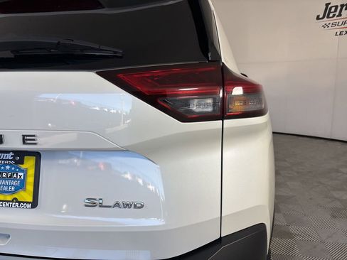 Used 2023 Nissan Rogue SL w/ SL Premium Package image 33