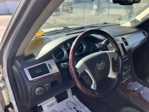 Used 2012 Cadillac Escalade Luxury image 11