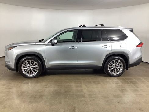 Used 2024 Toyota Grand Highlander AWD image 10