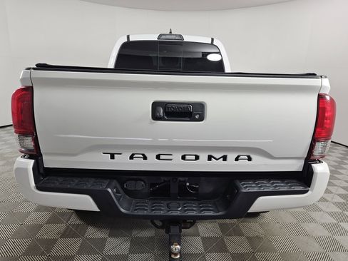 Used 2018 Toyota Tacoma TRD Sport AWD/4WD image 6
