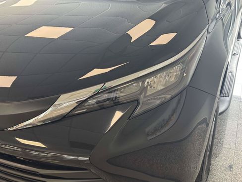 Used 2026 Toyota Sienna LE FWD image 8