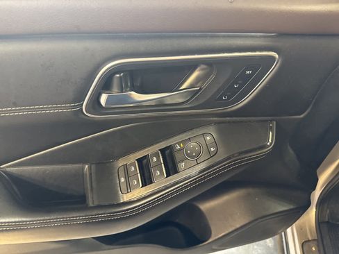 Used 2021 Nissan Rogue Platinum image 19