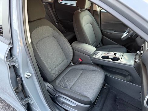 Used 2023 Hyundai Kona SE image 12