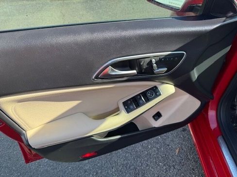 Used 2018 Mercedes-Benz CLA 250 4MATIC image 7