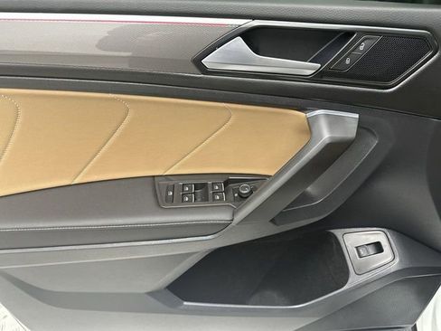 Used 2022 Volkswagen Tiguan SE R-Line image 14