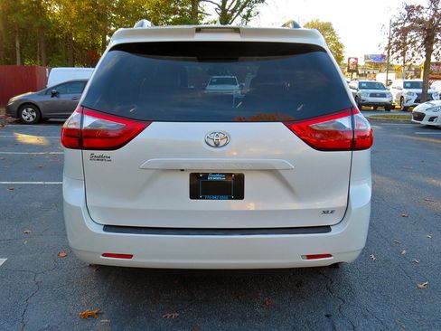 Used 2020 Toyota Sienna XLE image 8