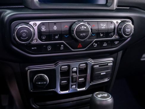 Used 2021 Jeep Wrangler Unlimited Sahara AWD/4WD image 23