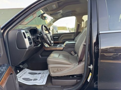 Used 2019 GMC Sierra 2500 SLT w/ Duramax Plus Package AWD/4WD image 17