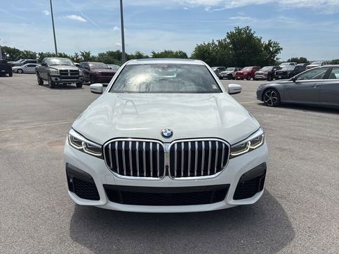 Used 2020 BMW 750i xDrive w/ M Sport Package image 3
