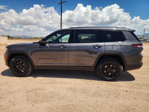 Used 2024 Jeep Grand Cherokee L Altitude AWD/4WD image 7