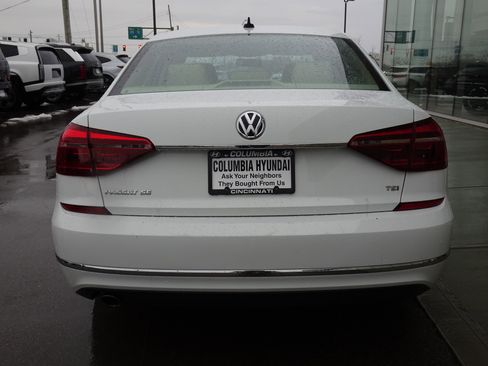 Used 2018 Volkswagen Passat 2.0T SE image 4