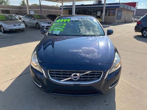 Used 2012 Volvo S60 T5 w/ Climate Pkg FWD image 2