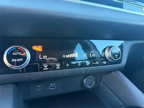 Used 2023 Mitsubishi Outlander ES image 18