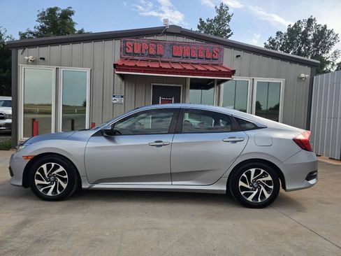 Used 2017 Honda Civic EX image 3