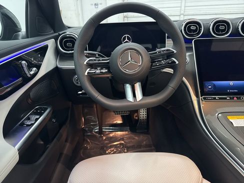 Used 2025 Mercedes-Benz C 300 Sedan image 21