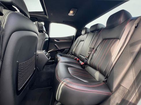 Used 2019 Maserati Ghibli S Q4 AWD/4WD image 23