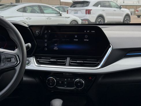 Used 2025 Chevrolet Trax LT image 17