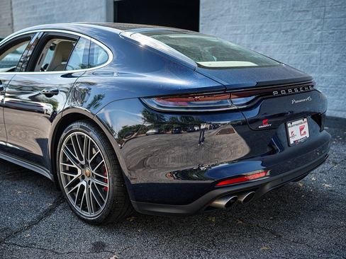 Used 2022 Porsche Panamera 4S w/ Premium Package image 12