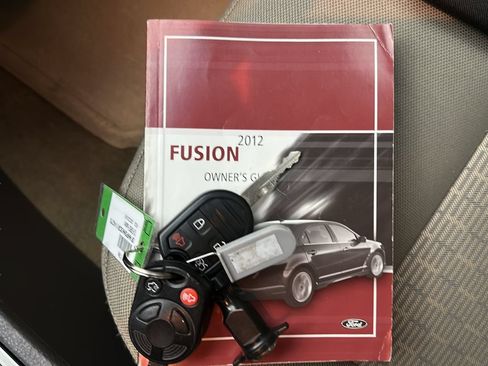 Used 2012 Ford Fusion SE FWD image 29