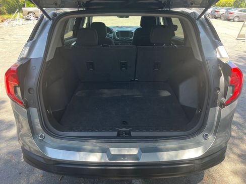 Used 2024 GMC Terrain SLE FWD image 30