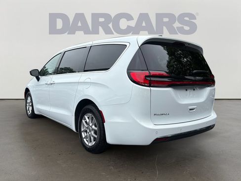 Used 2025 Chrysler Pacifica Select FWD image 5