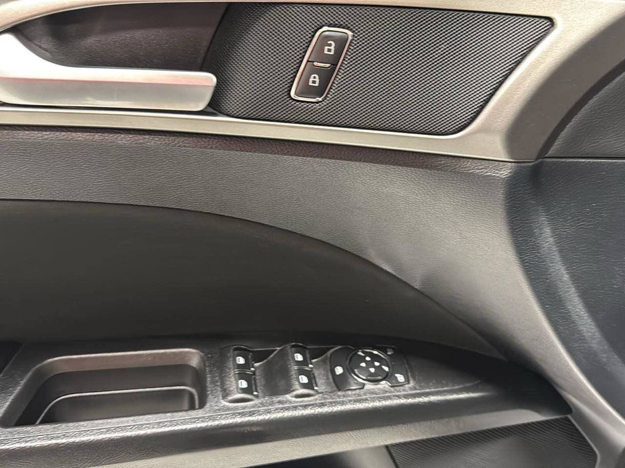 Used 2020 Ford Fusion SE AWD/4WD image 18