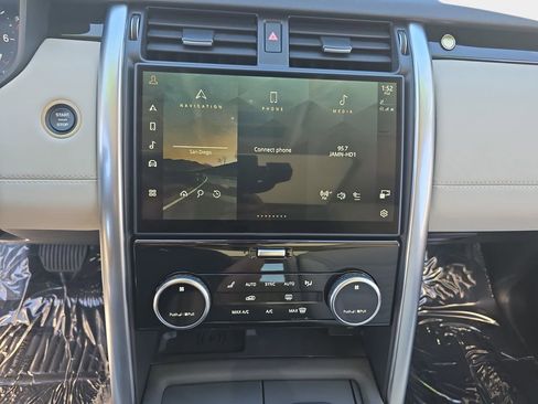 Used 2025 Land Rover Discovery S image 22