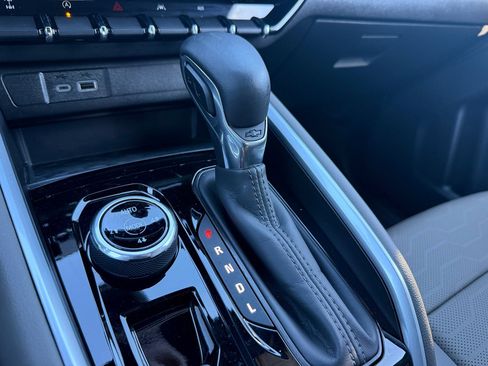 Used 2024 Chevrolet Colorado ZR2 w/ ZR2 Convenience Package III image 27