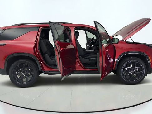 Used 2026 Chevrolet Traverse RS w/ LPO, Floor Liner Package FWD image 15