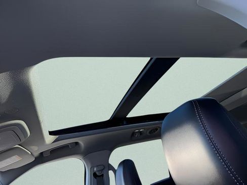 Certified 2022 Ford Explorer XLT w/ Equipment Group 202A AWD/4WD image 7