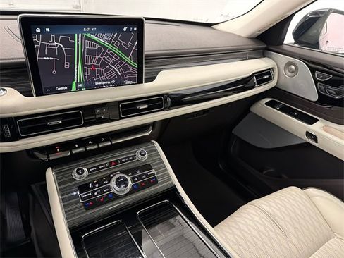 Used 2023 Lincoln Aviator Black Label w/ Jet Package image 27