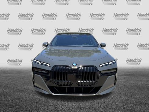 Certified 2023 BMW 740i RWD image 3
