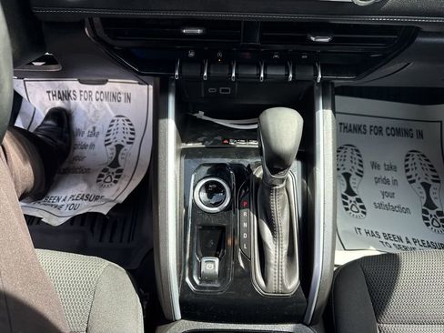 Used 2024 Chevrolet Colorado LT w/ LT Convenience Package II image 9