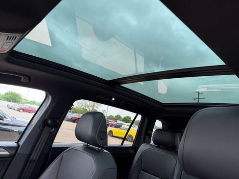 Used 2022 Volkswagen Tiguan SE R-Line image 27