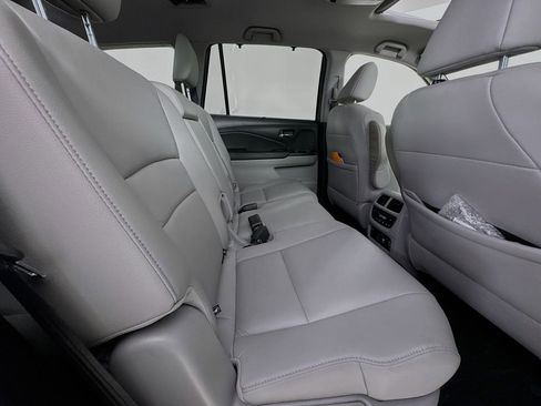Used 2019 Honda Pilot Touring image 36