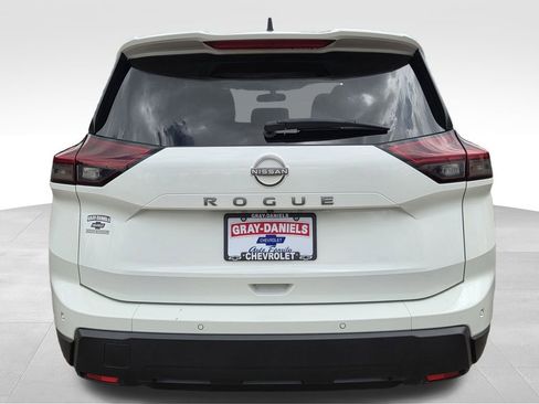 Used 2024 Nissan Rogue S FWD image 7