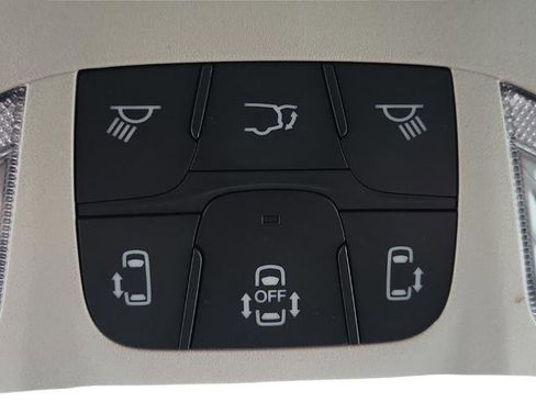 Used 2023 Chrysler Pacifica Touring-L image 35