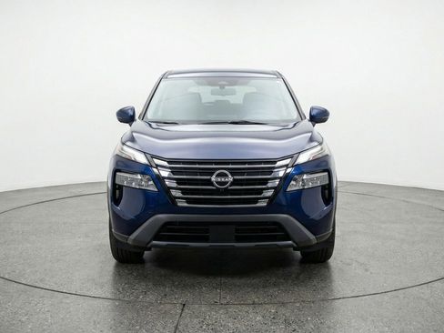 Used 2025 Nissan Rogue SV image 2