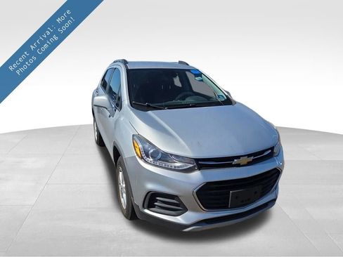Used 2018 Chevrolet Trax LT w/ LT Convenience Package image 1