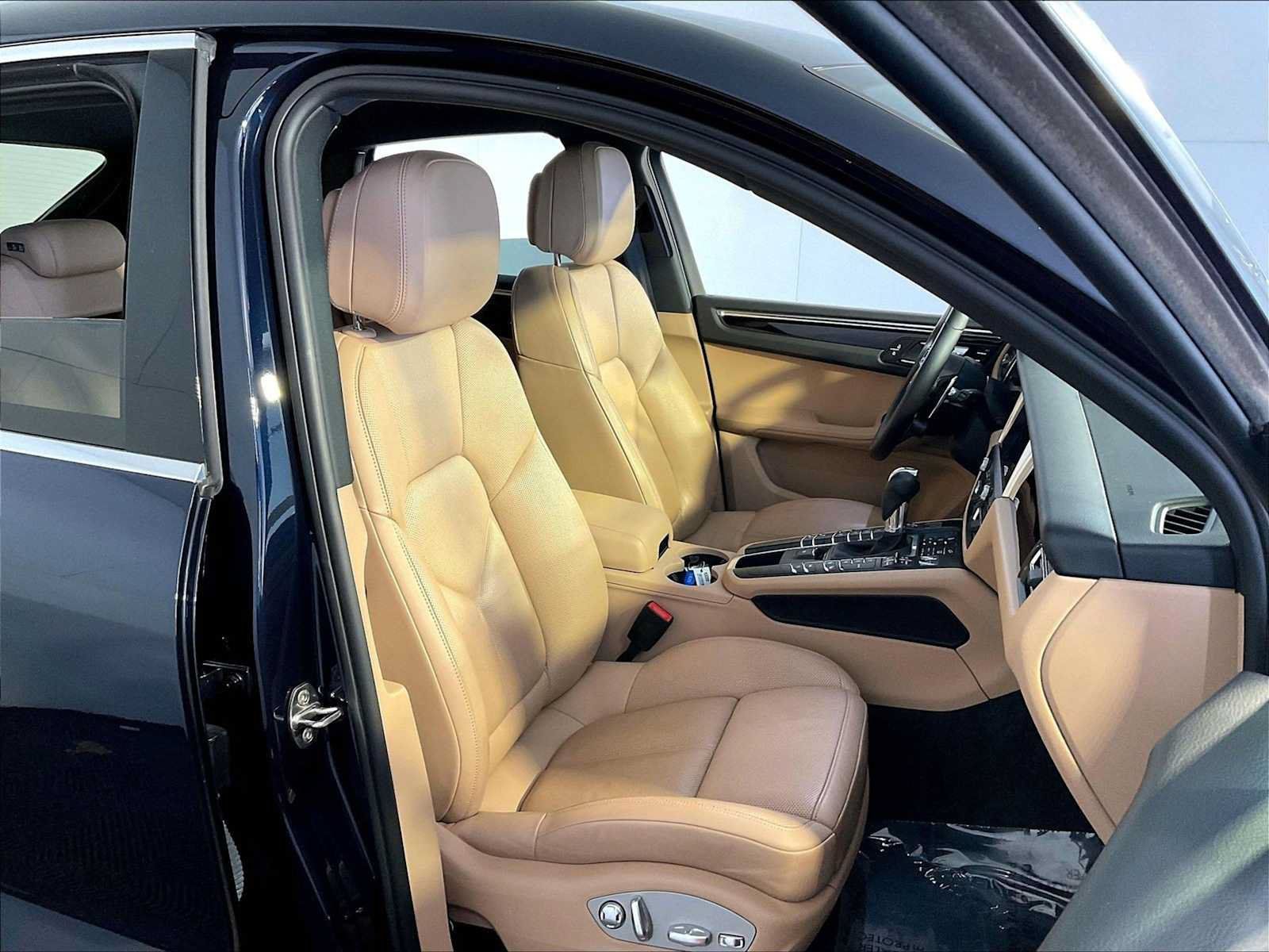 Certified 2021 Porsche Macan S w/ Premium Package Plus AWD/4WD image 18