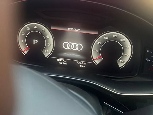 Used 2022 Audi Q7 3.0T Premium w/ Convenience Package AWD/4WD image 4