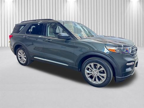 Certified 2022 Ford Explorer XLT w/ Equipment Group 202A AWD/4WD image 2