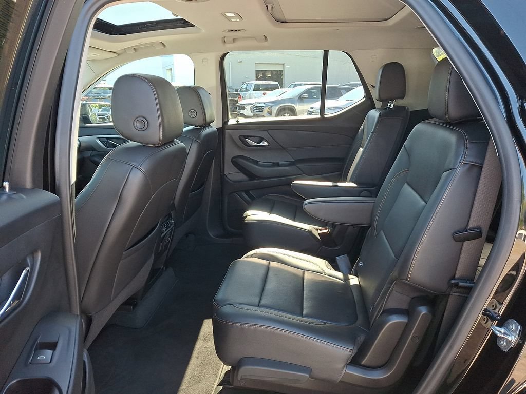 Used 2021 Chevrolet Traverse Premier w/ Redline Edition AWD/4WD image 16