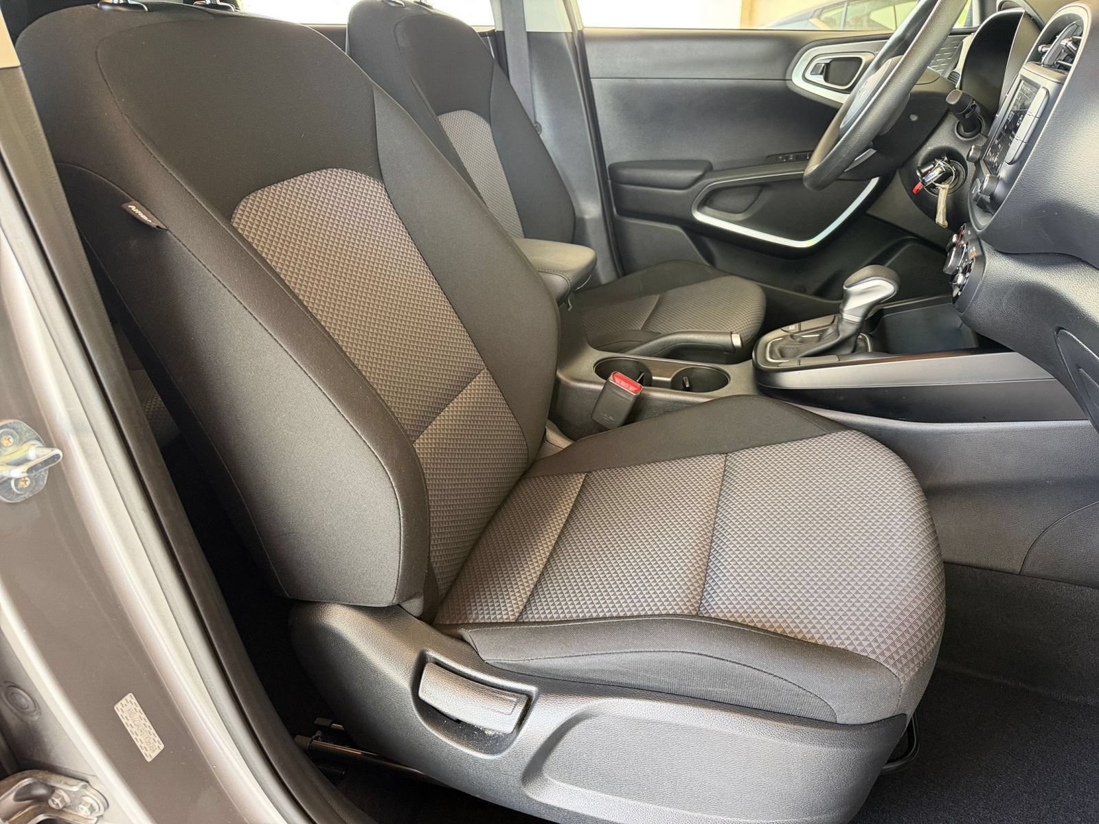 Used 2025 Kia Soul LX w/ LX Technology Package FWD image 33